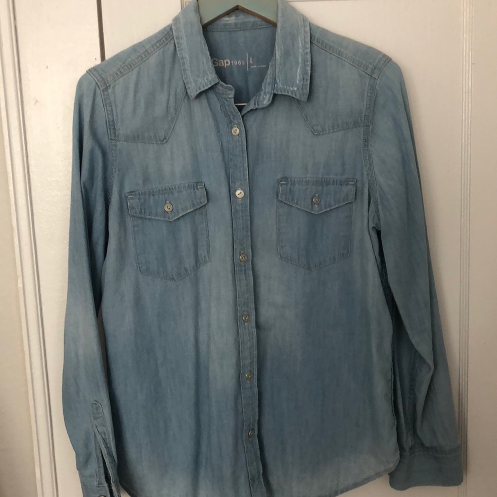 Gap chambray button down